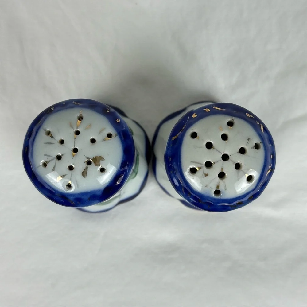Purple flower vintage salt and pepper shakers Vintage